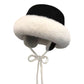 Damebøttehatt med ørevarmere og hakestropp
