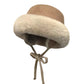 Damebøttehatt med ørevarmere og hakestropp